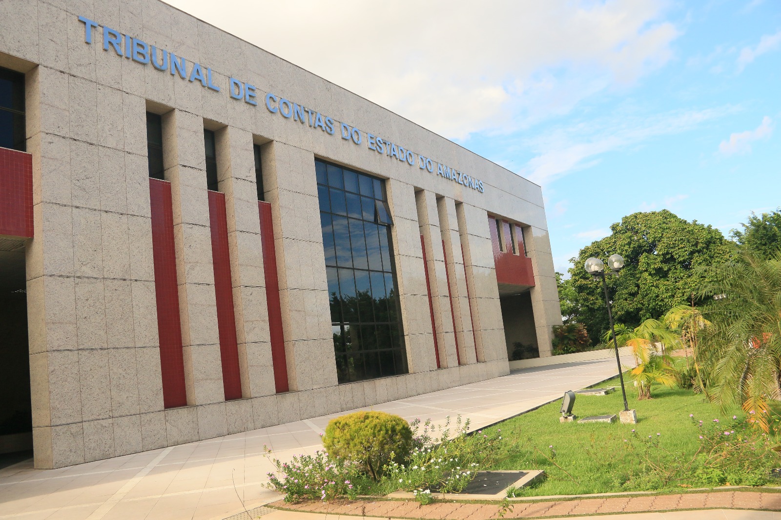 TCE julga contas do ex-secretário da Seduc e mais 62 processos nesta terça