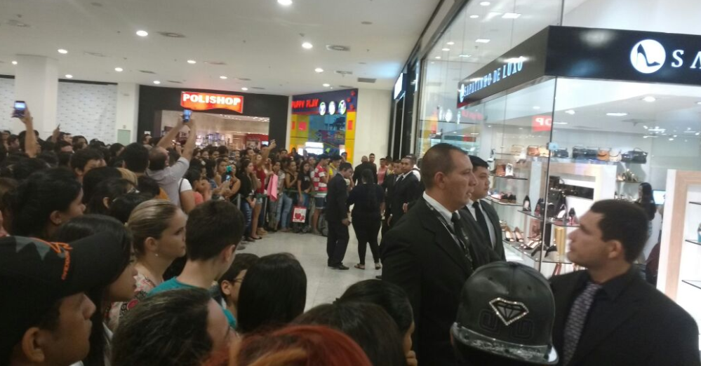 Tiago Leifert manda indireta após multidão lotar shopping em Manaus para encontrar Vivian