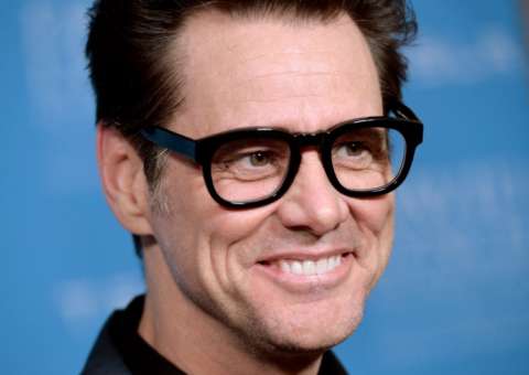 Jim Carey aparece irreconhecível em selfie e fãs o comparam com Náufrago