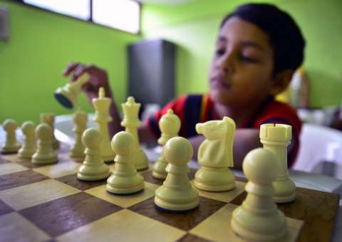 Escolinha de Xadrez da Vila Olímpica de Manaus abre inscrições para crianças e jovens