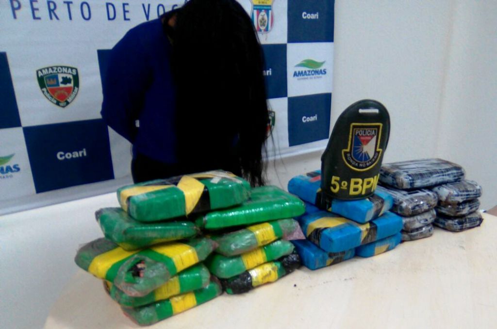 'Nega do Pó' é presa com drogas em barco a caminho de Manaus