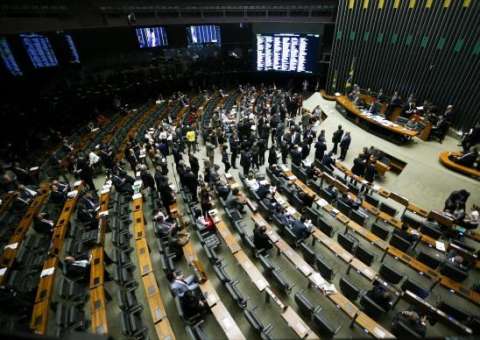 Câmara tenta votar requerimento para acelerar tramitação da reforma trabalhista