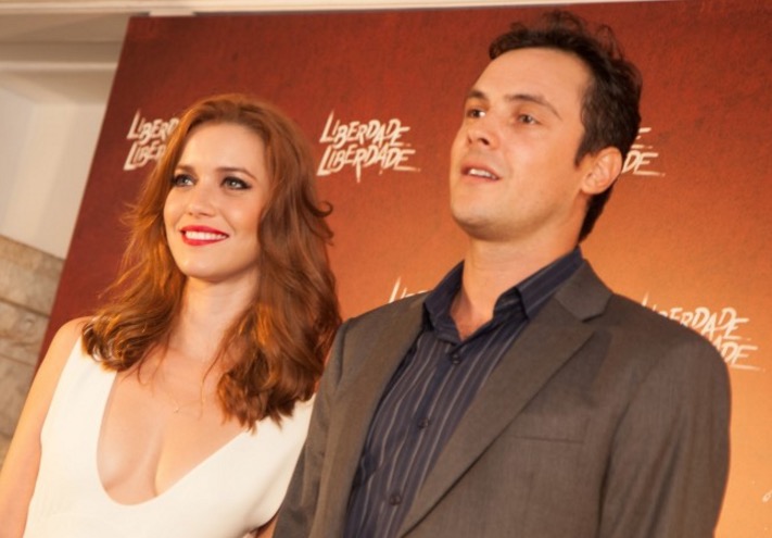 Após dois anos, Nathalia Dill e Sérgio Guizé terminam namoro 