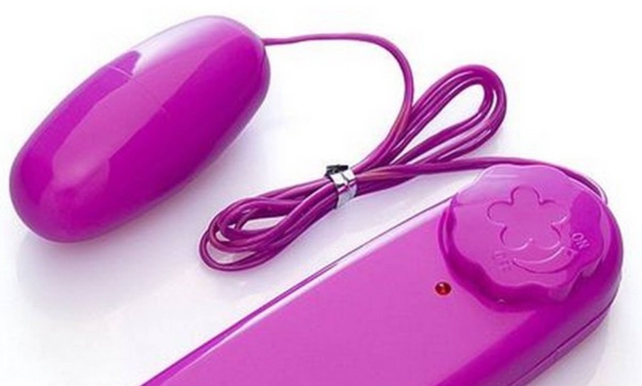 Casal evangélico cria produtos eróticos para fiéis e vibrador bomba em exposição