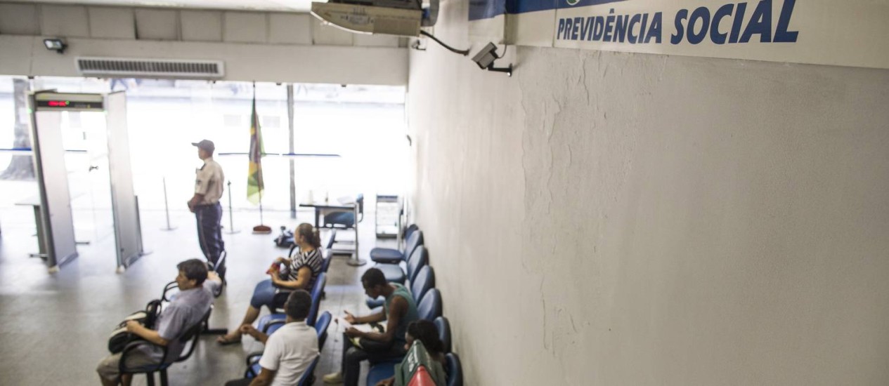 Idade mínima progressiva da mulher irá de 53 aos 62 anos