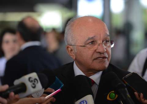 Na contramão da crise, Melo coloca economia para funcionar