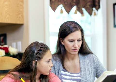 Mães rigorosas têm filhos mais bem-sucedidos, afirma estudo