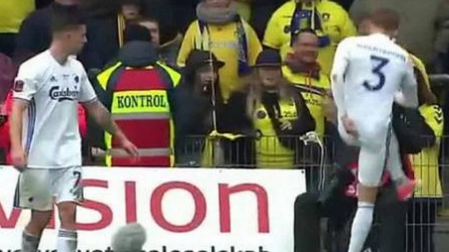 Durante clássico, torcida atira ratos mortos em jogadores