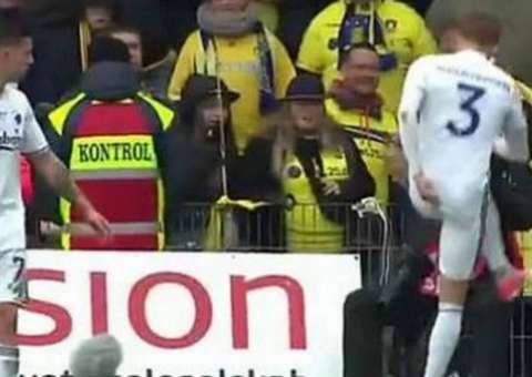 Durante clássico, torcida atira ratos mortos em jogadores