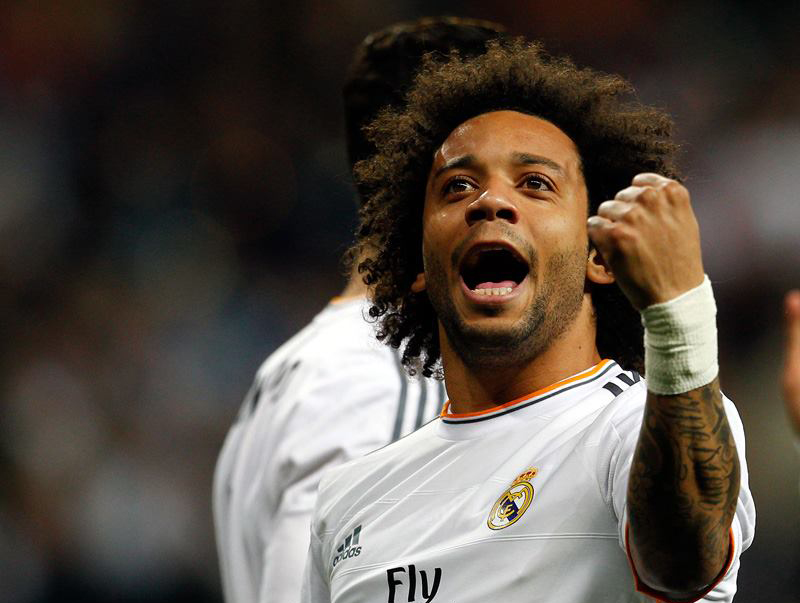 Marcelo completa 400 jogos pelo Real Madrid e ganha camisa especial 