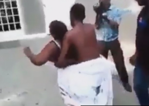 Homem fica preso ao fazer sexo com mulher do melhor amigo  