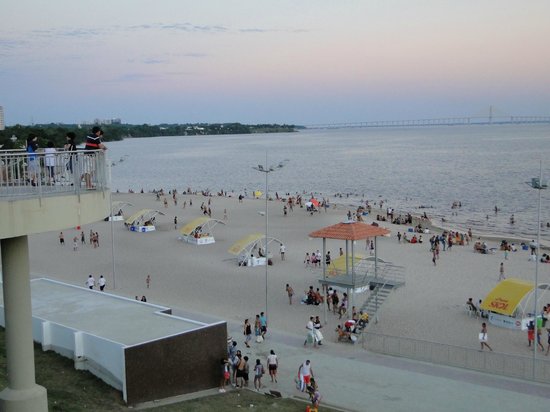 Em Manaus, fiscalização reduz 60% do volume de vendedores clandestinos na Ponta Negra 