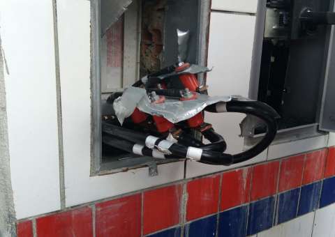 Churrascaria é flagrada com 'gato' de energia na zona Sul de Manaus