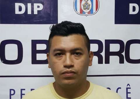 Homem é preso com 250 trouxinhas de drogas e arma de fogo em Manaus