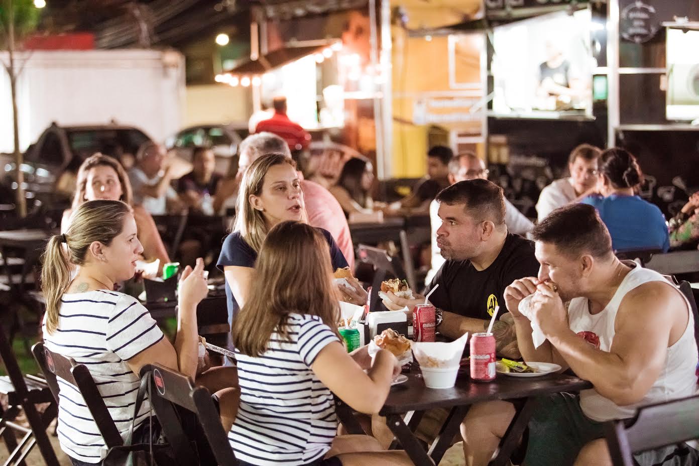 Food trucks, karts, bikes e conteinêrs são opções gastronômicas neste feriado
