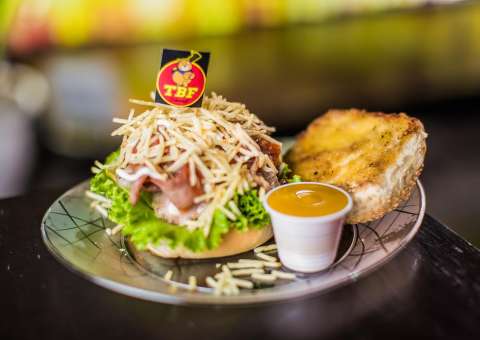 Food trucks, karts, bikes e conteinêrs são opções gastronômicas neste feriado