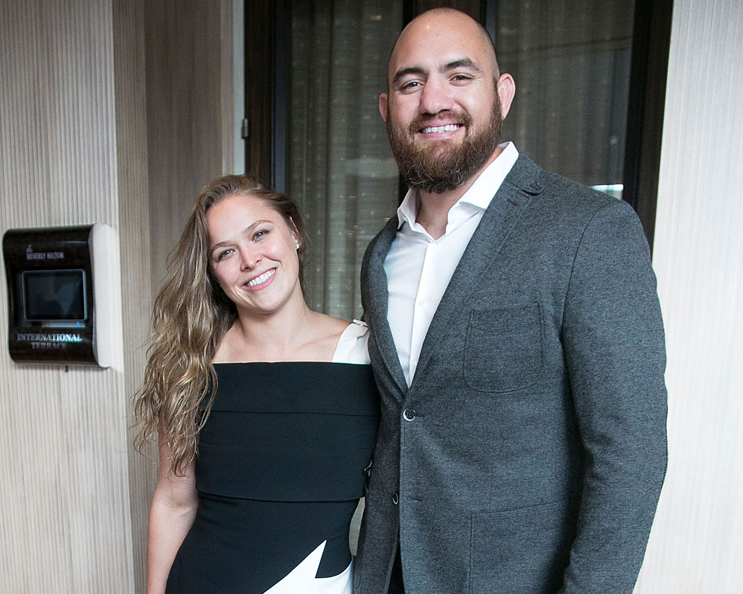 Ronda Rousey anuncia noivado com lutador do UFC