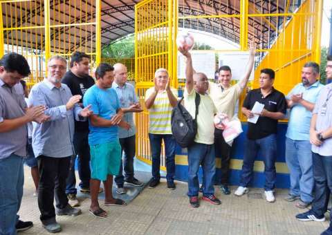 Comunidade recebe quadra de esportes revitalizada na Zona Oeste de Manaus