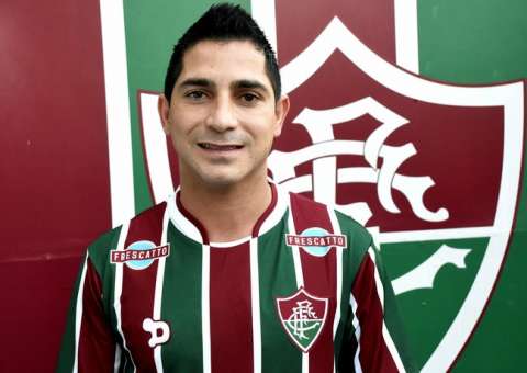 Ex-jogador do Fluminense aluga mansão e dá calote de R$ 100 mil em proprietário