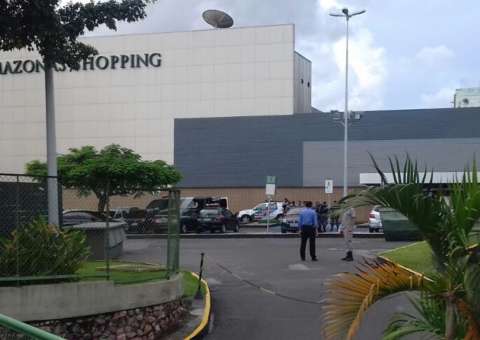 Marte desarma bomba em banheiro de shopping em Manaus 