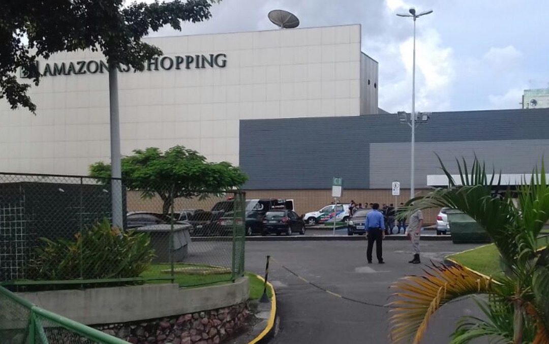 Marte desarma bomba em banheiro de shopping em Manaus 