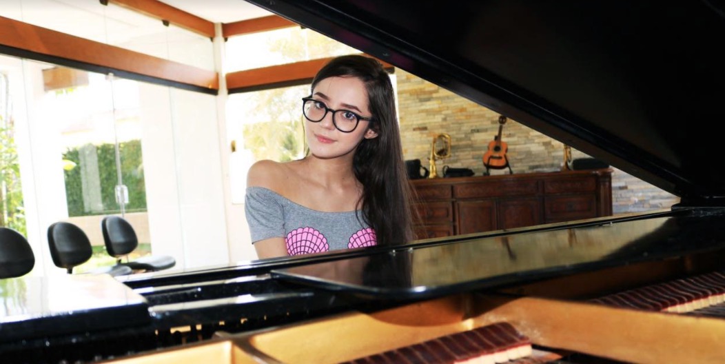 Marcella Bártholo vai apresentar pocket show na Saraiva e anuncia apresentações no Teatro Amazonas