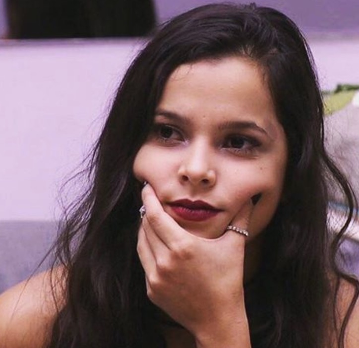 Ex-BBB Emilly some das redes sociais após revelação de Marcos 