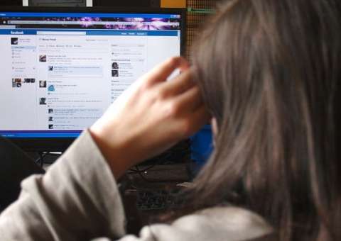 Em Manaus, jovem acusa homem que conheceu no Facebook por estupro e roubo