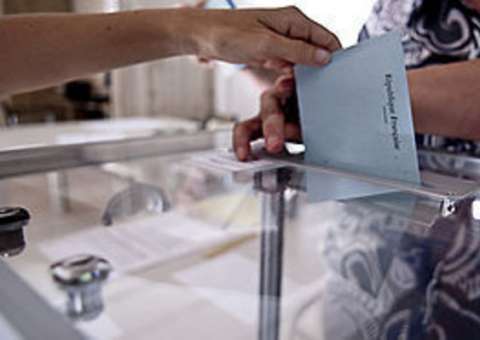 Franceses irão às urnas neste domingo para escolher o presidente do país