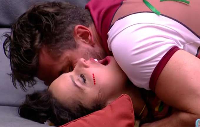 Emilly revela ter levado 'bronca' do pai por cenas quentes no BBB17