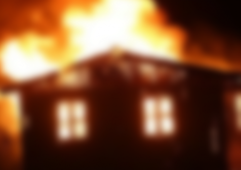 Trio se revolta com prisão de 'comparsa' e incendeia casa de PM no Amazonas