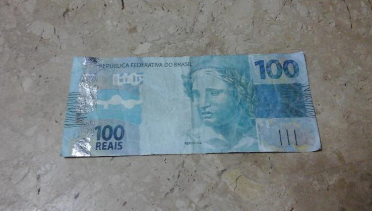 Homem tenta pagar gasolina com nota falsa, mas é preso em Manaus