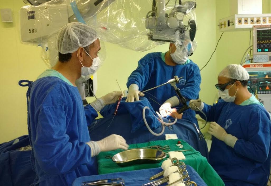 FCecon realiza a primeira cirurgia a laser para o tratamento do câncer de laringe
