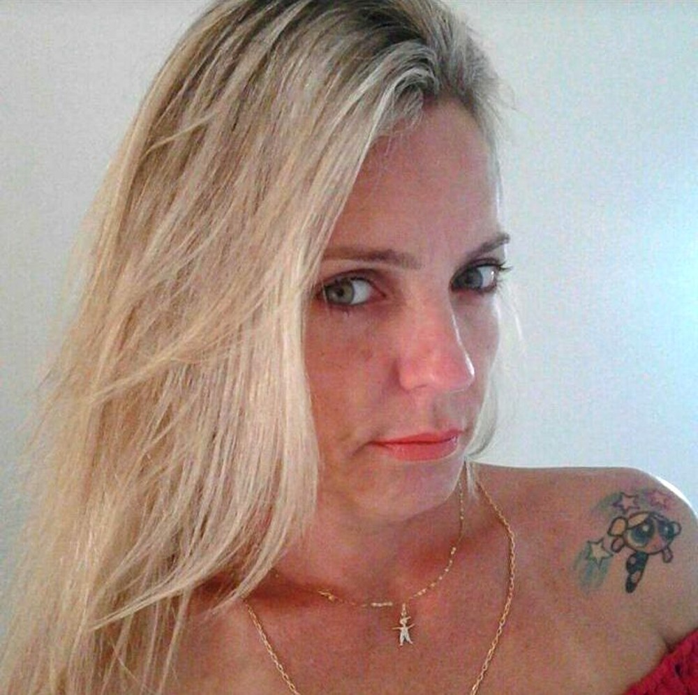 Mulher luta com bandido para salvar marido e é morta com tiro na cabeça