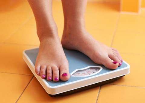 Conheça 13 comportamentos engordativos na hora de comer