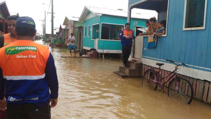 Cheia obriga Seduc a suspender aulas em duas escolas do Amazonas