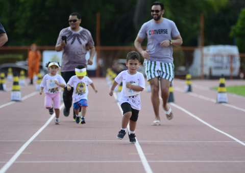 Mais de 500 crianças participam da Corridinha Tiradentes na Vila Olímpica da Manaus