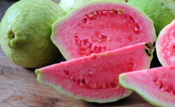 Com poder anti-inflamatório goiaba deve ser incluída na sua alimentação diária 