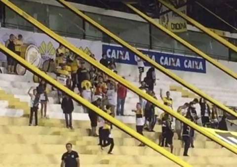 Torcida do Criciúma revolta jogadores ao ironizar acidente da Chape
