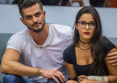 Ex-BBB Emilly não se pronuncia sobre revelação de Marcos e médico ganha apoio na web