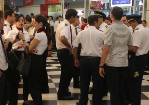 Aeronautas aprovam indicativo de greve por mudanças na reforma trabalhista