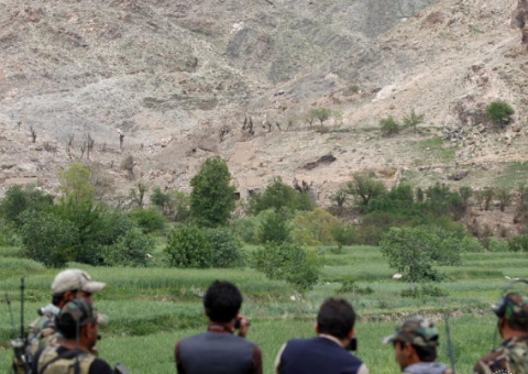 Imagens do local em que caiu 'mãe de todas as bombas' são divulgadas