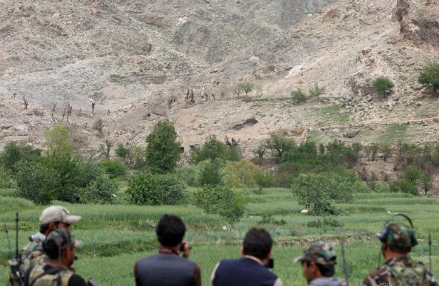 Imagens do local em que caiu 'mãe de todas as bombas' são divulgadas