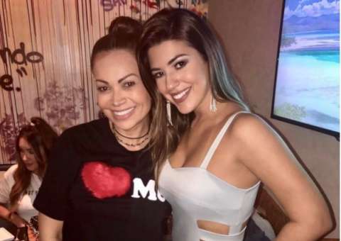 Solange Almeida encontra ex-BBB Vivian e se derrete pela manauara 