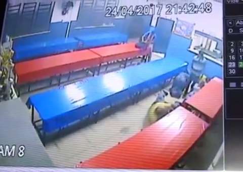 Grupo armado invade escola e agride alunos no Amazonas