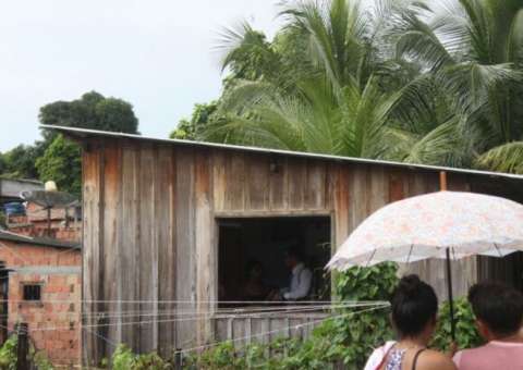 Jovem é morto com oito tiros dentro de casa em Manaus