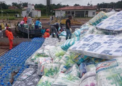500 toneladas de ajuda humanitária são levadas a afetados pela enchente no AM
