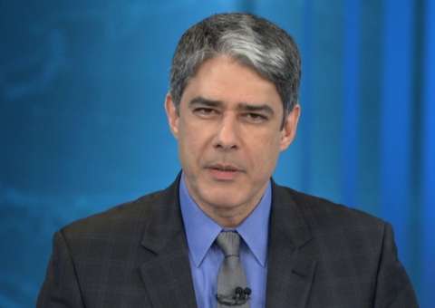 William Bonner usa carro velho para sair em despercebido com namorada