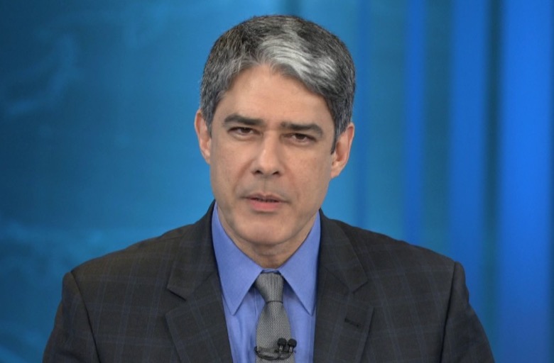 William Bonner usa carro velho para sair em despercebido com namorada