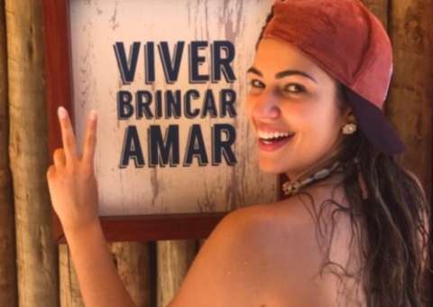 Vivian Amorim mostra corpo belíssimo em parque aquático no Ceará